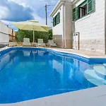 Villa Holiday Home Zvecanje *