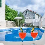 Villa Holiday Home Zvecanje Villa