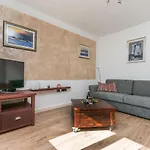 Villa Holiday Home Zvecanje Villa