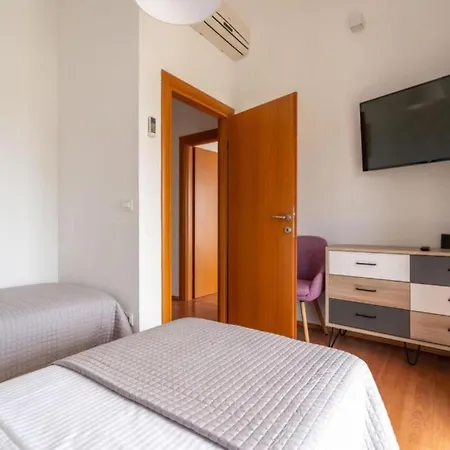 Holiday Home Villa * Kastel Novi