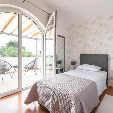 Holiday Home Villa * Kastel Novi