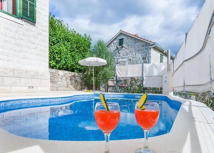 Villa Holiday Home Zvecanje 别墅