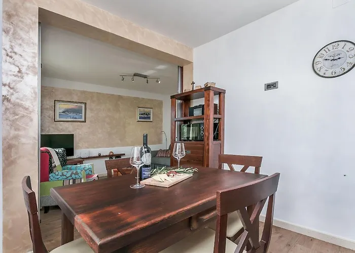 Villa Holiday Home Zvecanje 别墅 *