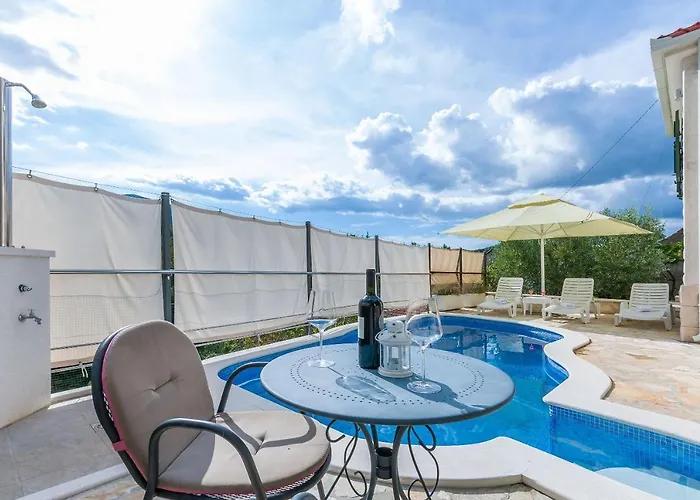 Villa Holiday Home Zvecanje 别墅 *
