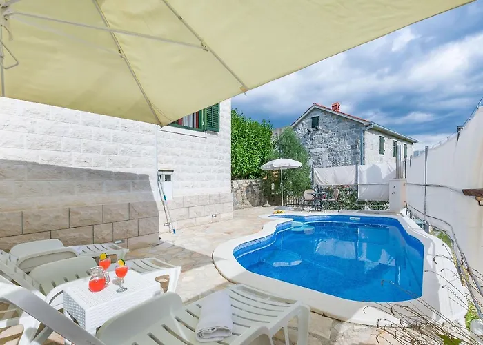 Villa Holiday Home Zvecanje * Zvecanje