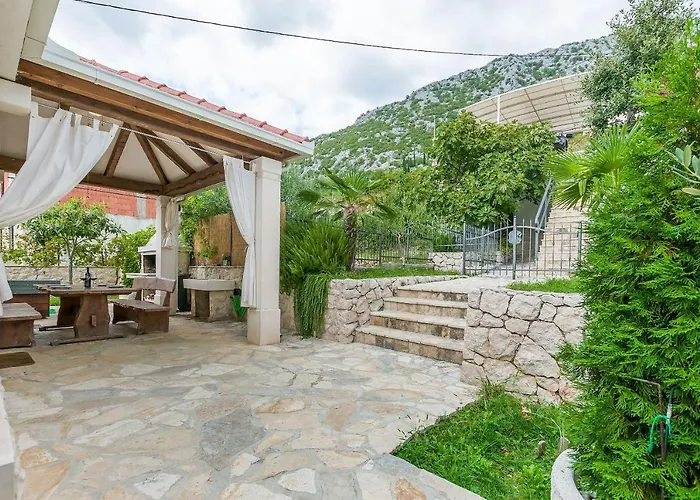 Villa Holiday Home Zvecanje
