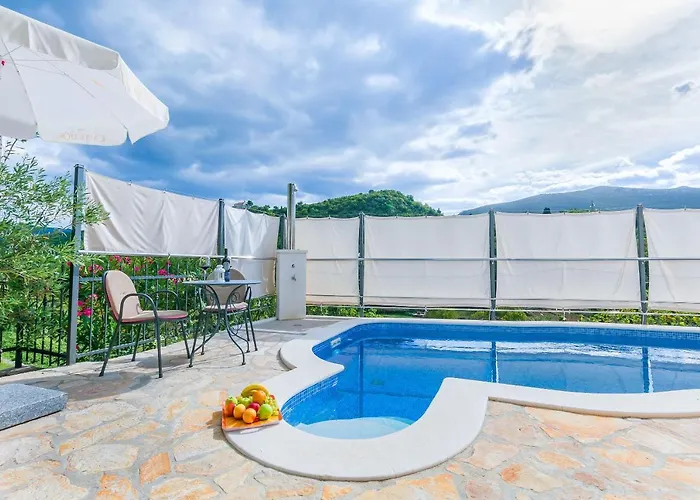 Villa Holiday Home Zvecanje * Zvecanje