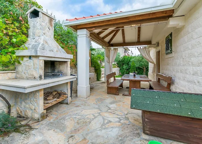 Villa Holiday Home Zvecanje