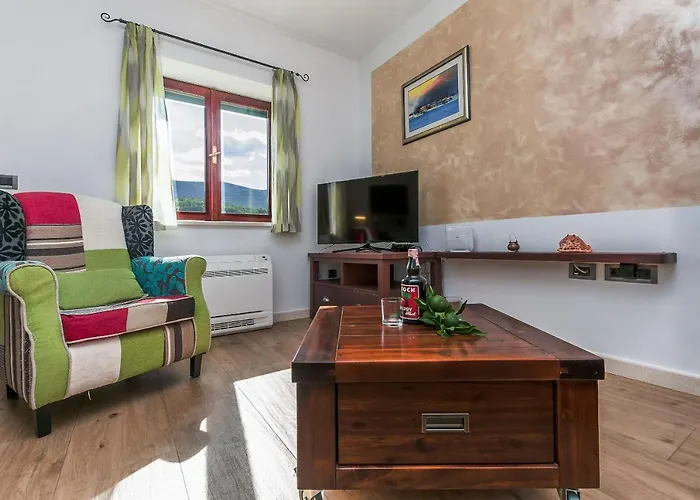 Villa Holiday Home Zvecanje 别墅