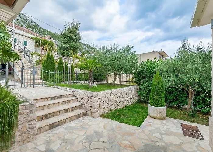 Villa Holiday Home Zvecanje * Zvecanje